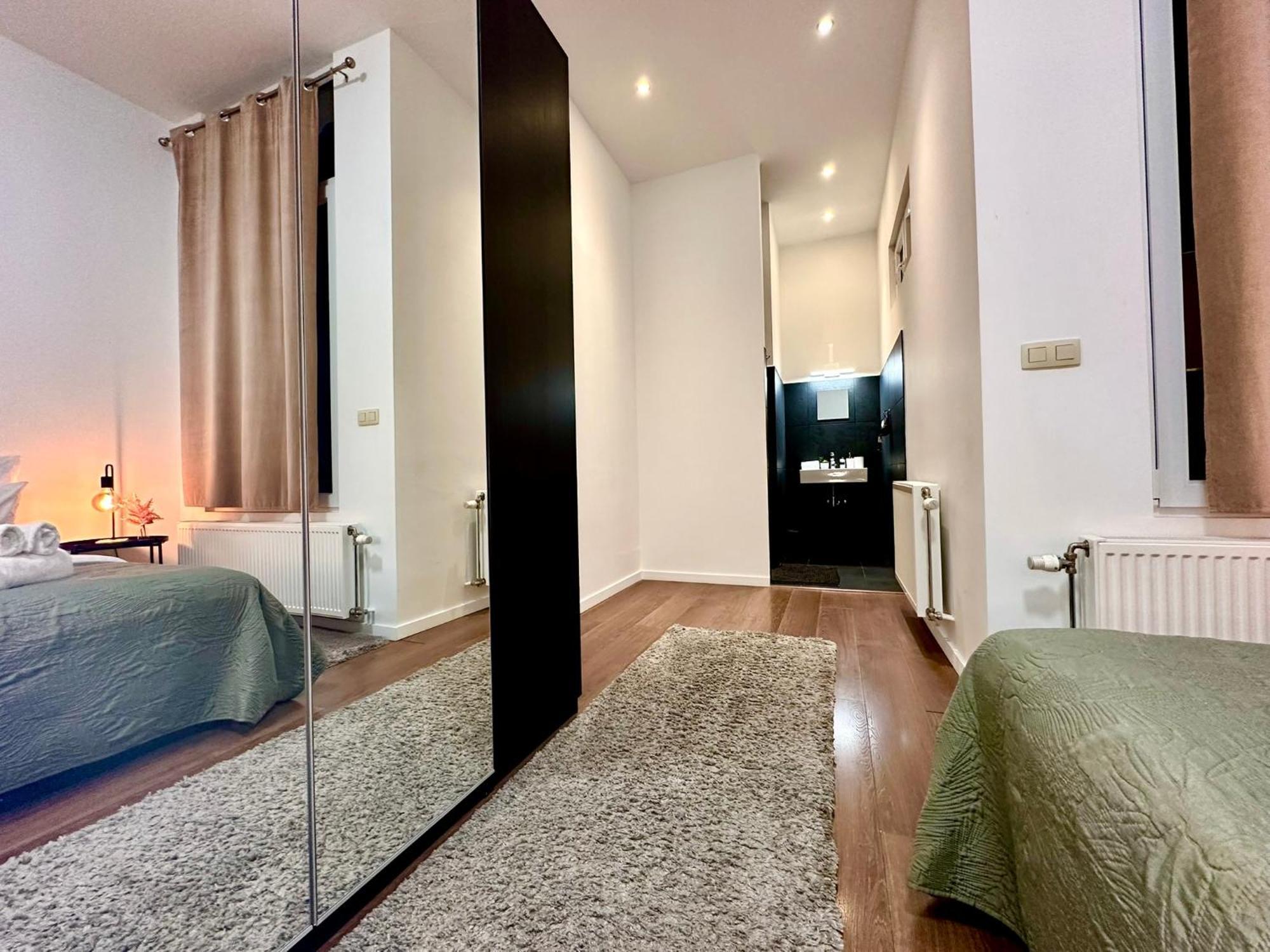 Luxury Suites Centrum By Rikas Hotels Антверпен Екстериор снимка
